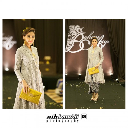 Kebaya Cik Siti Wan Kembang berkain batik mega mendung